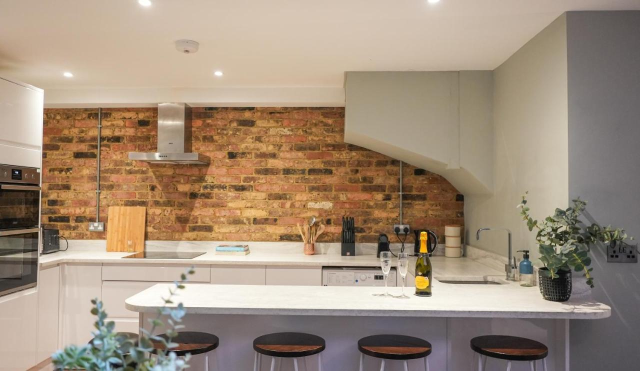 Stunning Brighton Seaside 2-Bedroom Townhouse With Patio, Sleeps 6 Buitenkant foto